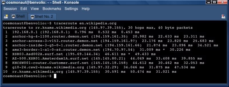 Chạy lệnh traceroute trên Linux.