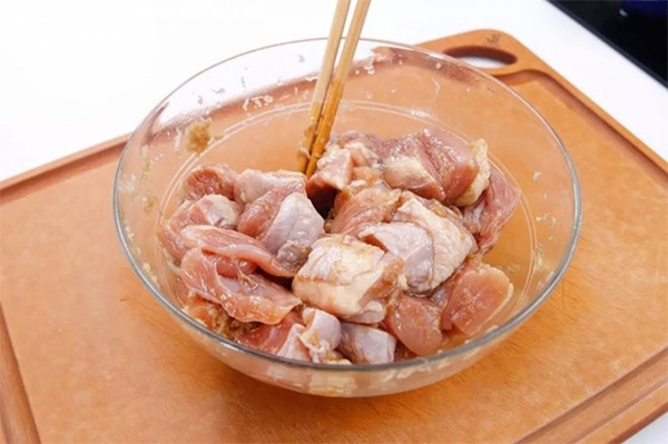 Sơ chế thịt gà 