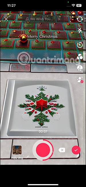 Quay video hiệu ứng Christmas AI TikTok