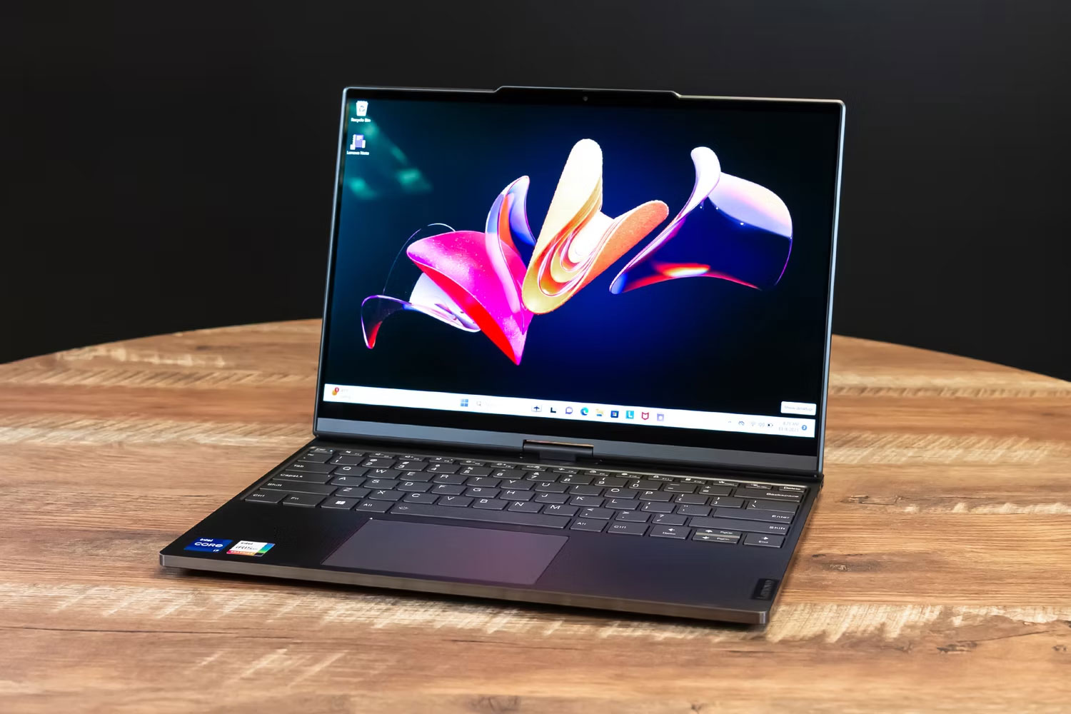 Màn hình OLED chính của Lenovo ThinkBook Plus Gen 4