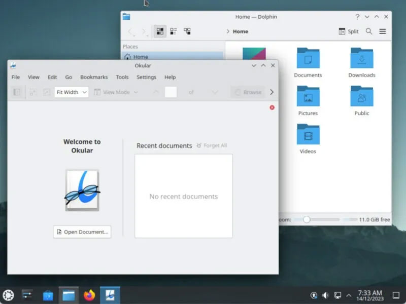 Desktop KDE đang chạy với các ứng dụng bổ sung.