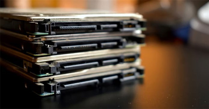 SAS hay SATA là kết nối thiết bị lưu trữ tốt nhất?