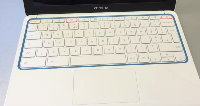 Bàn phím Chromebook với các phím Escape, Refresh và Power