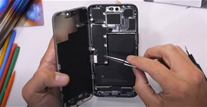 JerryRigEverything: iPhone 15 Pro giật giải “smartphone có nội thất đẹp nhất”, Pixel 7a bền nhất, Fairphone 5 dễ sửa chữa nhất