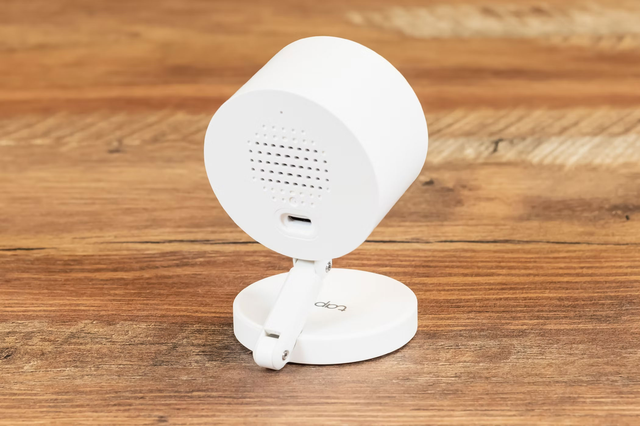 Loa camera an ninh Tapo ở mặt sau của thiết bị