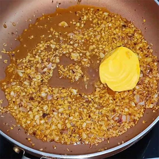 Chế biến sốt tỏi nướng thịt