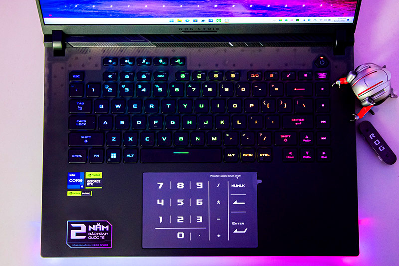 asus rog strix scar 18