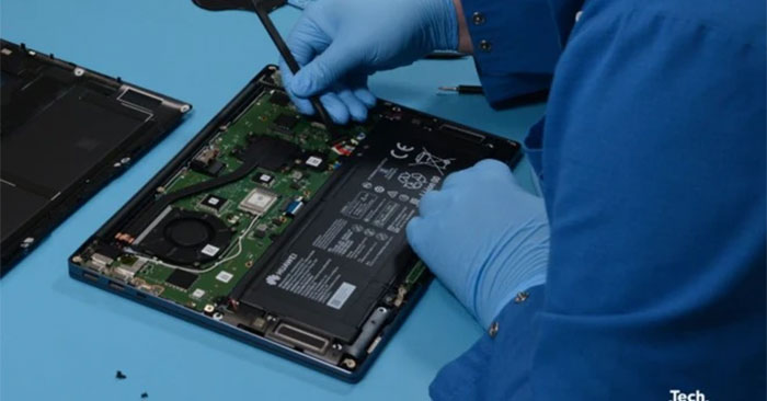 Linh kiện bên trong chiếc Huawei Qingyun L540. Ảnh: TechInsights.