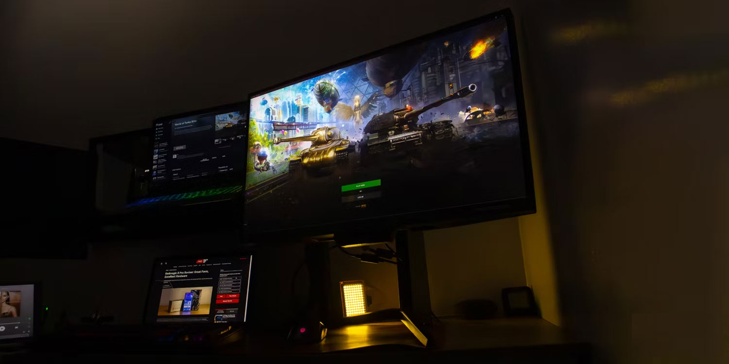 Thiết lập màn hình chơi game Redmagic 4K với hai máy tính xách tay