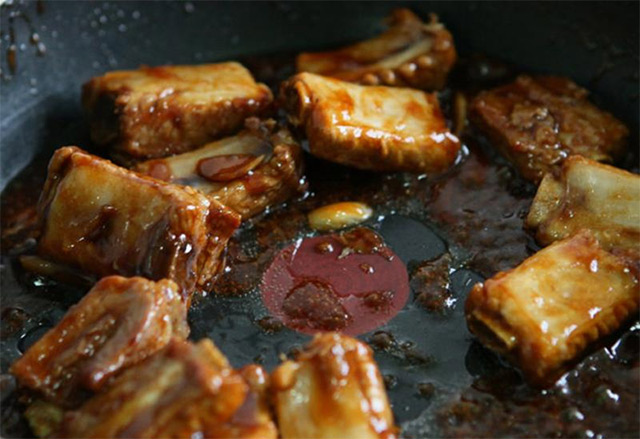 Đảo sườn với nước đường