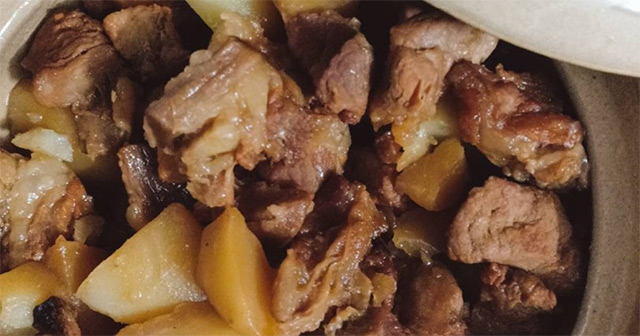 Om sườn với khoai tây