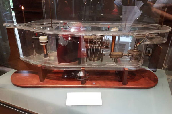 Thuyền điều khiển bằng sóng vô tuyến