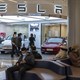 Tesla đưa ra các ưu đãi cho Trung Quốc để tăng doanh số bán hàng khi tốc độ tăng trưởng xe điện chậm lại