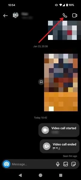 Nhấn vào biểu tượng cuộc gọi điện thoại trong ứng dụng Instagram.
