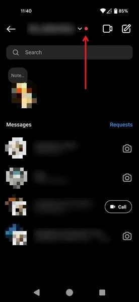 Xem các thông báo chưa xem chấm đỏ cho tài khoản Instagram bổ sung.
