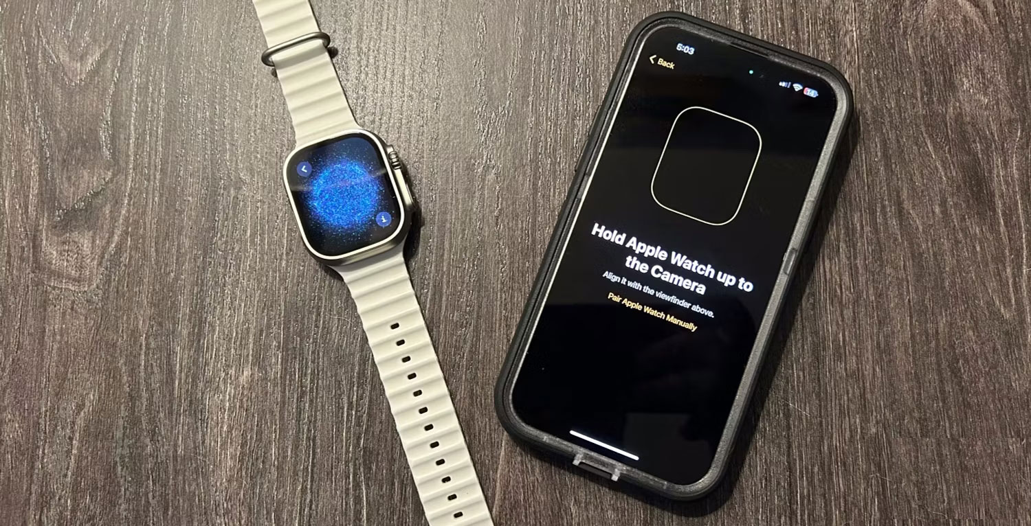 Apple Watch Ultra hiển thị màn hình ghép nối bên cạnh iPhone 