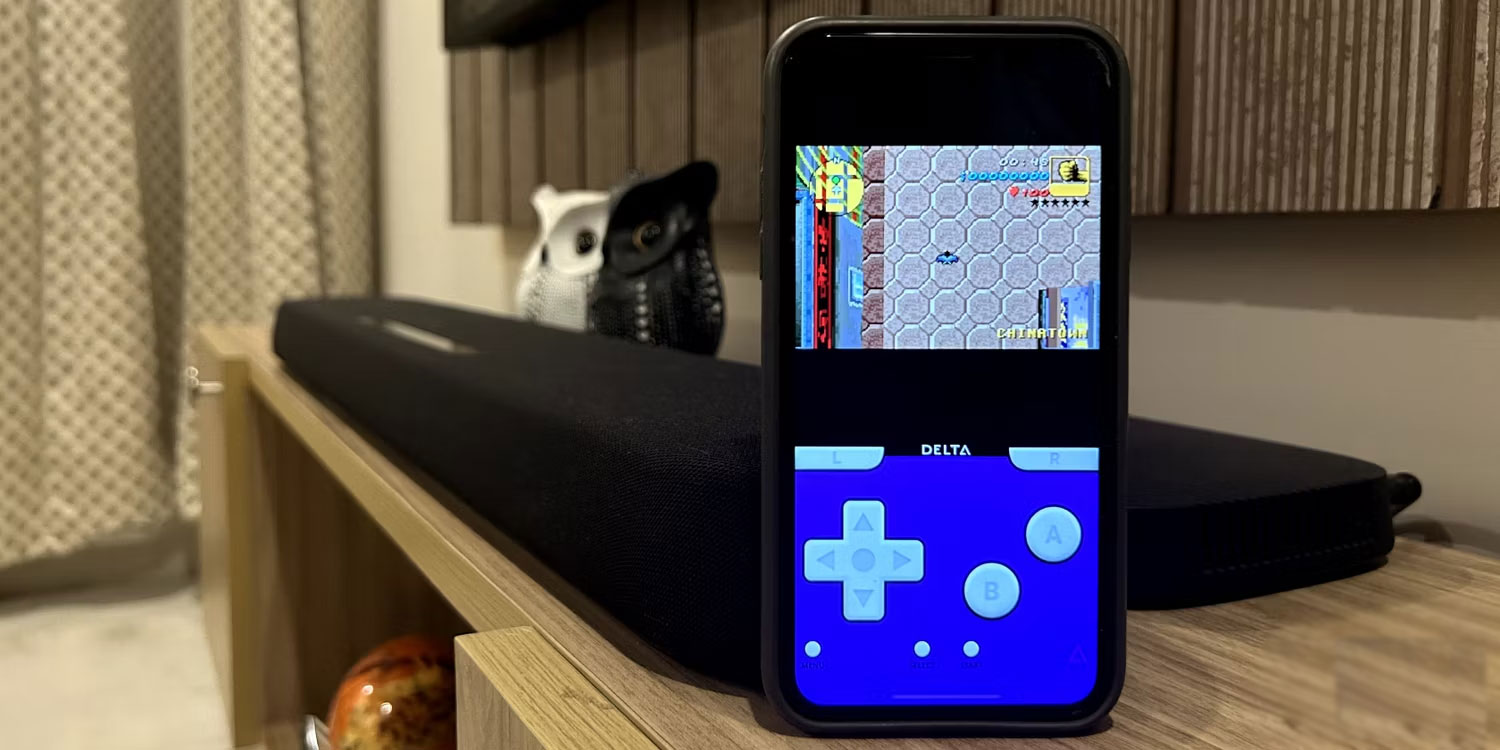 iPhone chạy Grand Theft Auto Advance bằng Delta