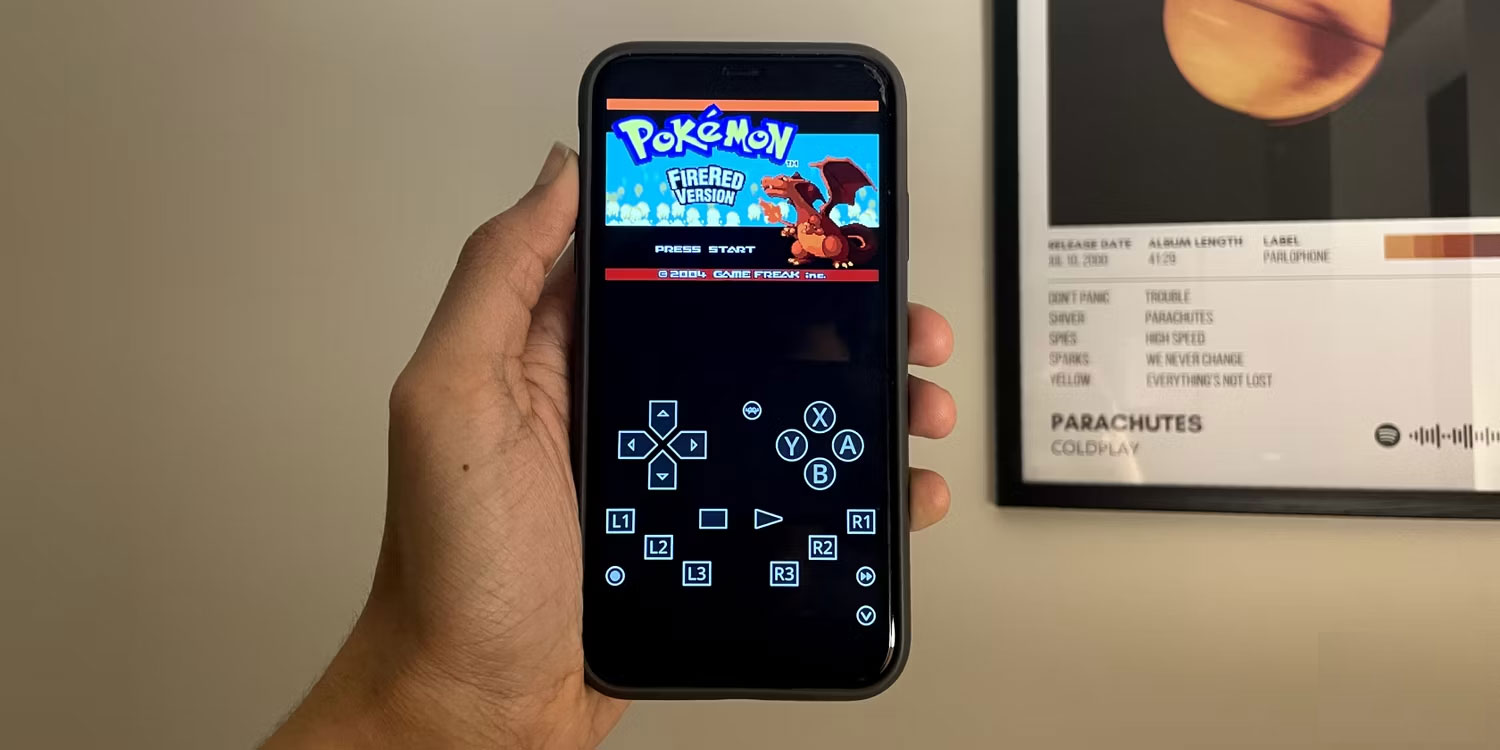 iPhone chạy Pokémon FireRed bằng RetroArch
