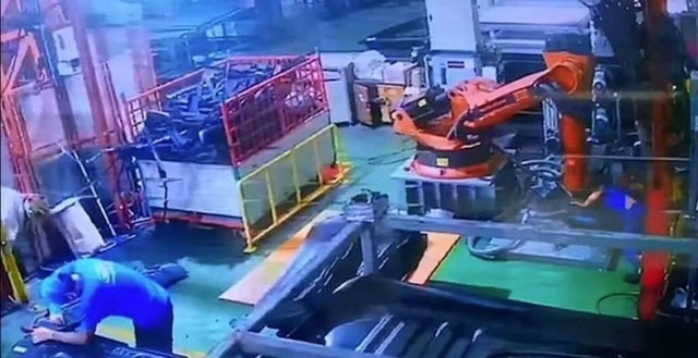 Hình ảnh bên trong nhà máy khi vụ tai nạn xảy ra. (Ảnh: Dailymail)