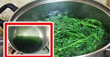 Nước luộc rau chuyển màu xanh đậm có nên dùng?