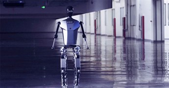 Robot hình người đa năng đầu tiên của Trung Quốc