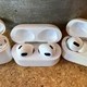 Cách sạc AirPods không dây hoặc bằng cáp nguồn