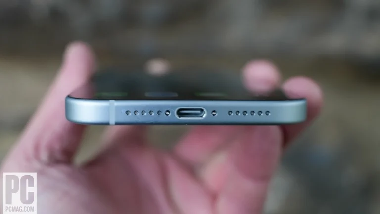 Cổng USB-C của Apple iPhone 15 Plus