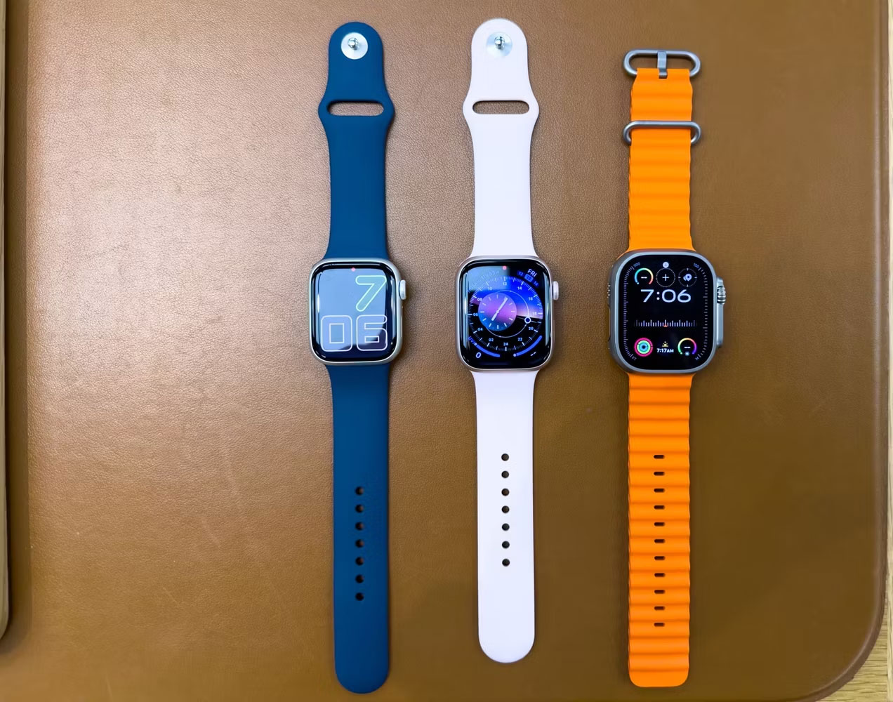 Apple Watch Series 9 bên cạnh Ultra 2
