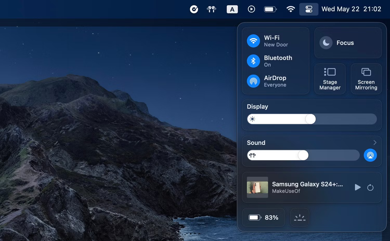 Nhấp vào biểu tượng AirPlay dưới phần Sound trong Control Center trên macOS