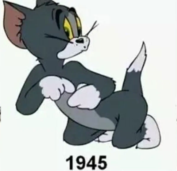 Năm 1944, Tom được điều chỉnh hình ảnh lần thứ ba, màu sắc tổng thể vẫn là xám nhưng chuyển từ xám nhạt sang xám đậm và xanh hơn so với năm 1942. Ngoài ra, bàn chân và tay của mèo Tom cũng thay đổi, trở nên trắng hơn rất nhiều so với năm 1942.