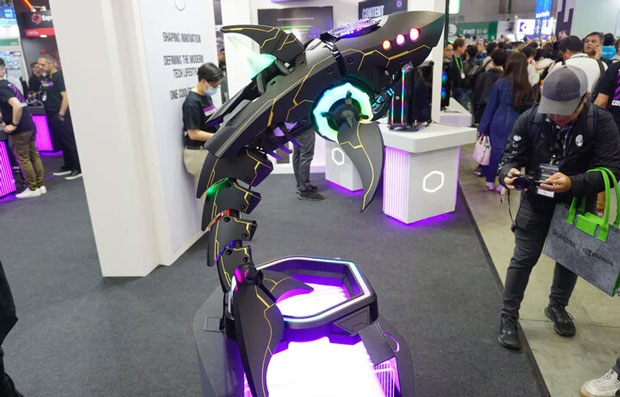 Dàn PC phiên bản "Cá mập trắng" của Cooler Master.
