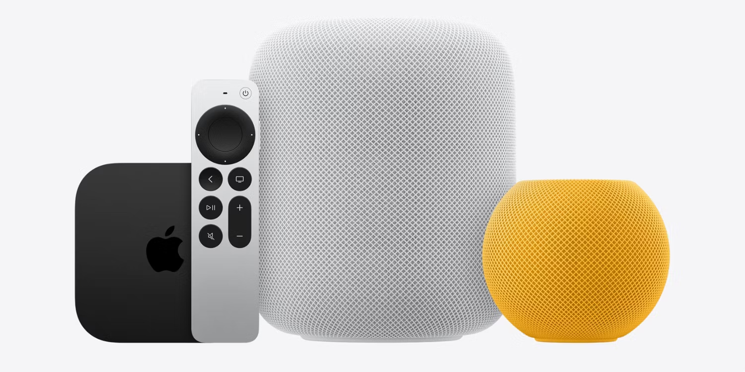 Apple TV 4K bên cạnh HomePod màu trắng và HomePod Mini màu vàng