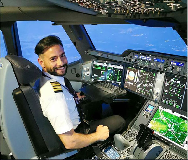 Phi công để râu