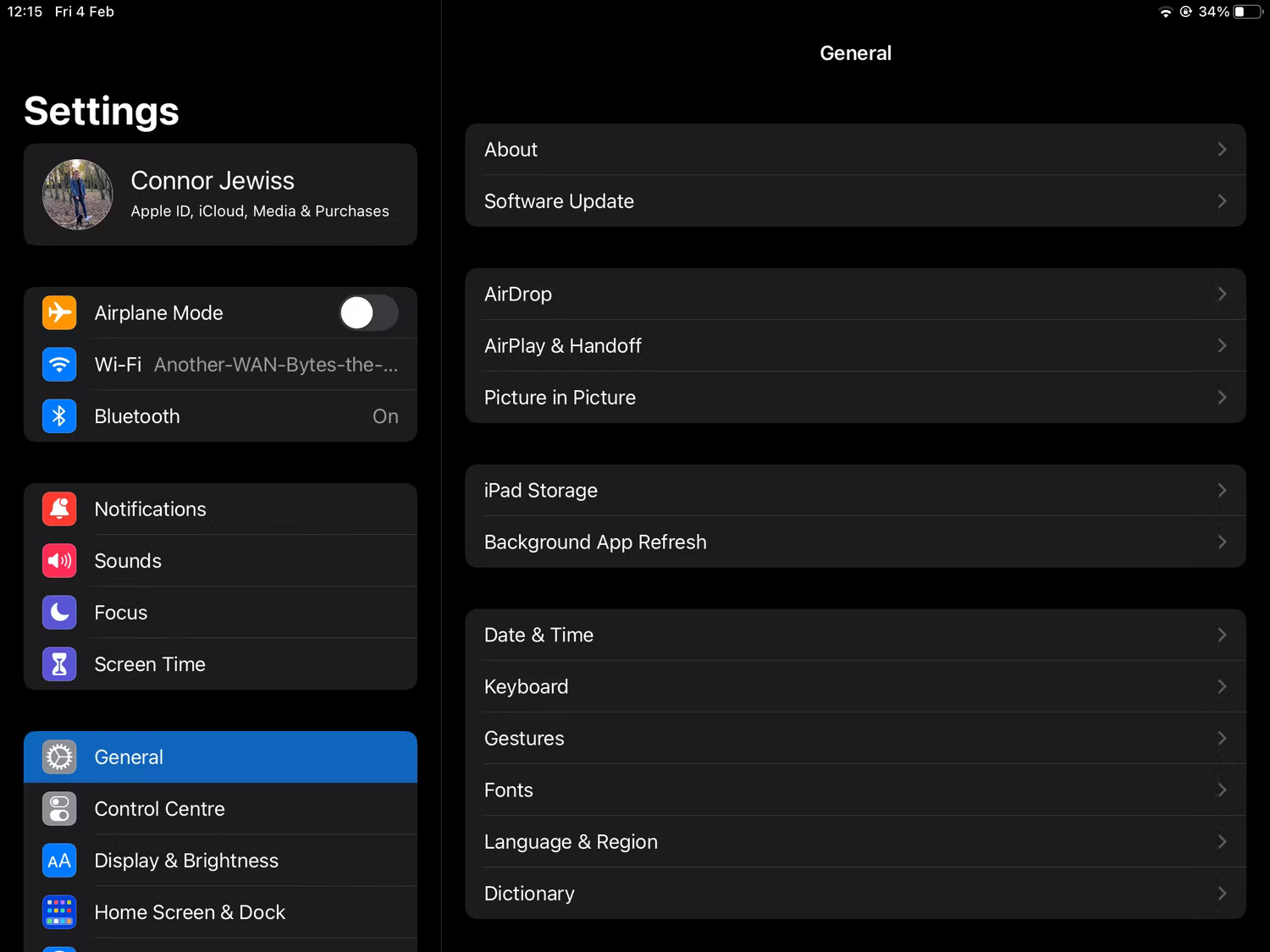Ứng dụng Settings trong iPadOS đang hiển thị phần General