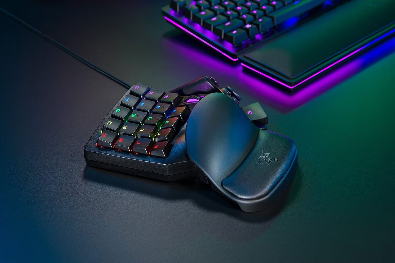 Keypad chơi game Razer Tartarus Pro có đèn RGB