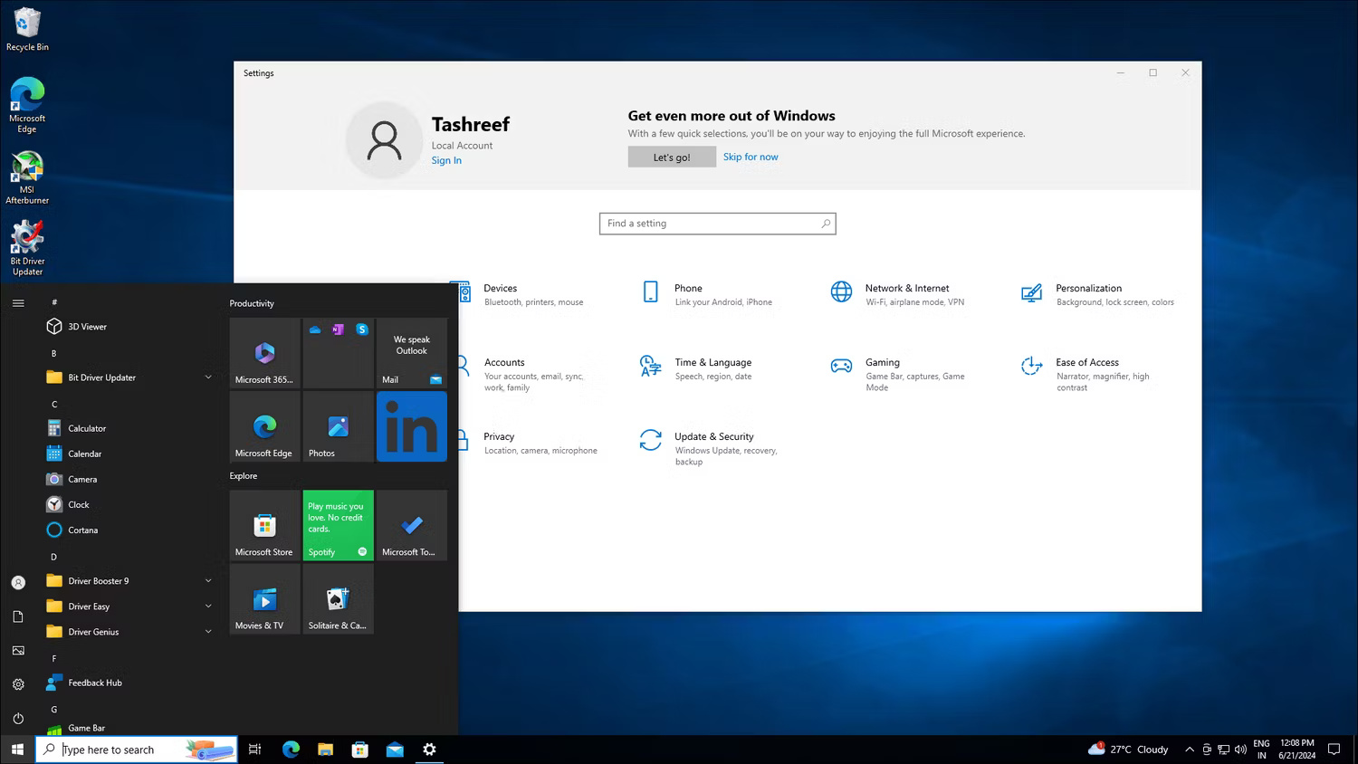 Màn hình chính Windows 10 hiển thị ứng dụng cài đặt và menu Start đang mở