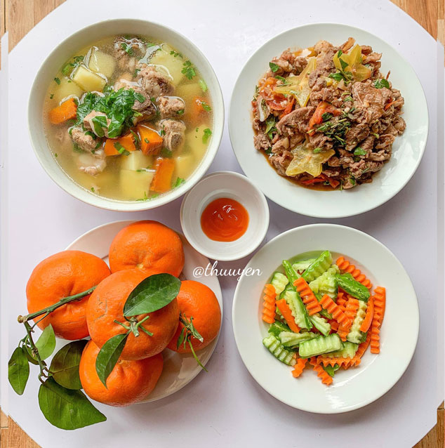 Thực đơn 14: Canh bắp cải thịt, đậu rán mỡ hành, thịt kho tàu, dưa hấu.