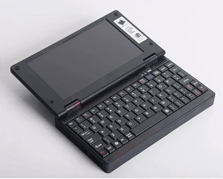 Máy tính không có bàn di chuột hoặc trackpoint cổ điển