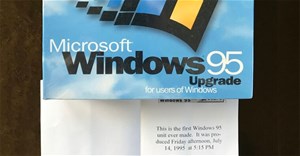 Cựu giám đốc Microsoft khoe bản sao đĩa mềm Windows 95 đầu tiên được sản xuất cực hiếm
