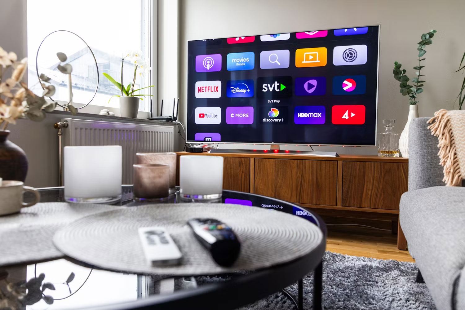 TV hiển thị nhiều ứng dụng phát trực tuyến