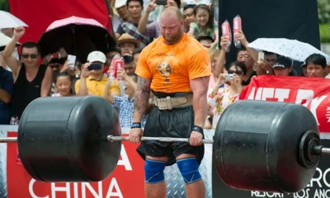 Vận động viên cử tạ Iceland Hafthor Bjornsson tham gia giải Giải vô địch nâng tạ thế giới năm 2013. Ảnh: Victor Fraile/Stringer