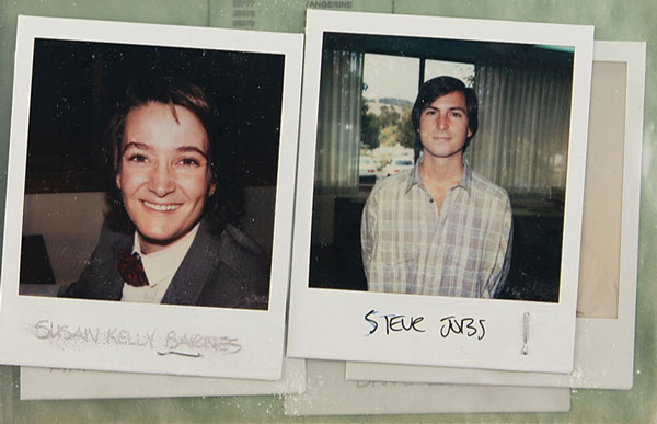 Một bộ gồm chín bức ảnh Polaroid màu 3,5 x 4,25 của Jobs-CEO và một số nhân viên sáng lập của NeXT Computer