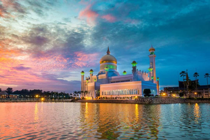 Brunei: Quốc gia Đông Nam Á này kiếm tiền từ việc bán dầu mỏ nên không có ai phải nộp thuế thu nhập cá nhân ở Brunei.