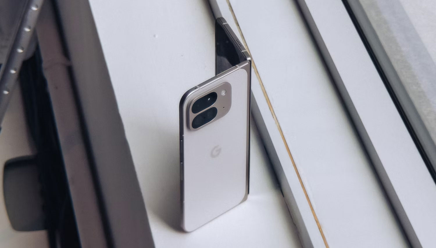 Pixel 9 Pro Fold màu trắng