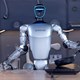 Robot hình người đã sẵn sàng thương mại hóa giá 16.000 USD (400 triệu đồng)
