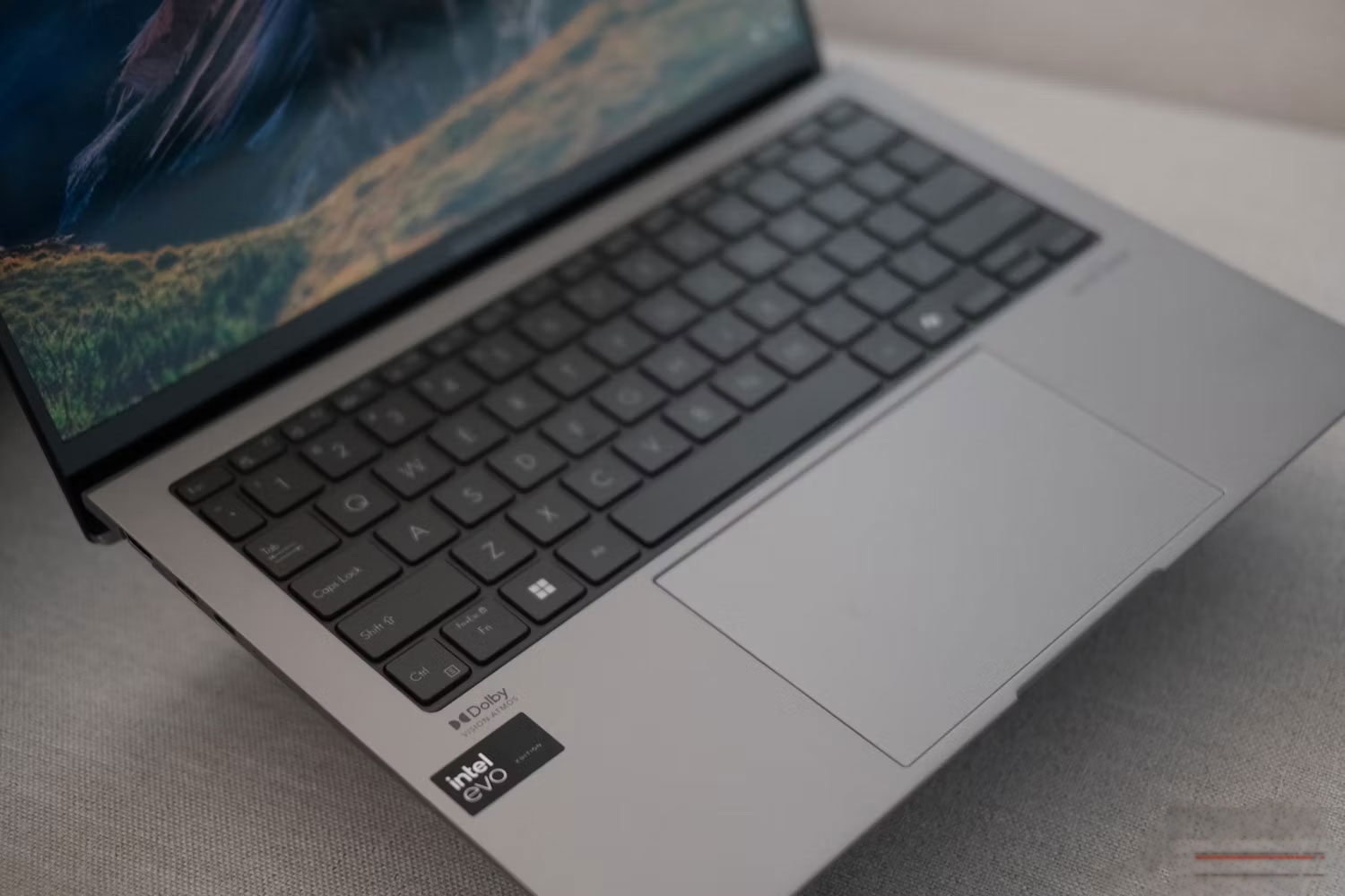 Bàn phím OLED ASUS Zenbook S 13 