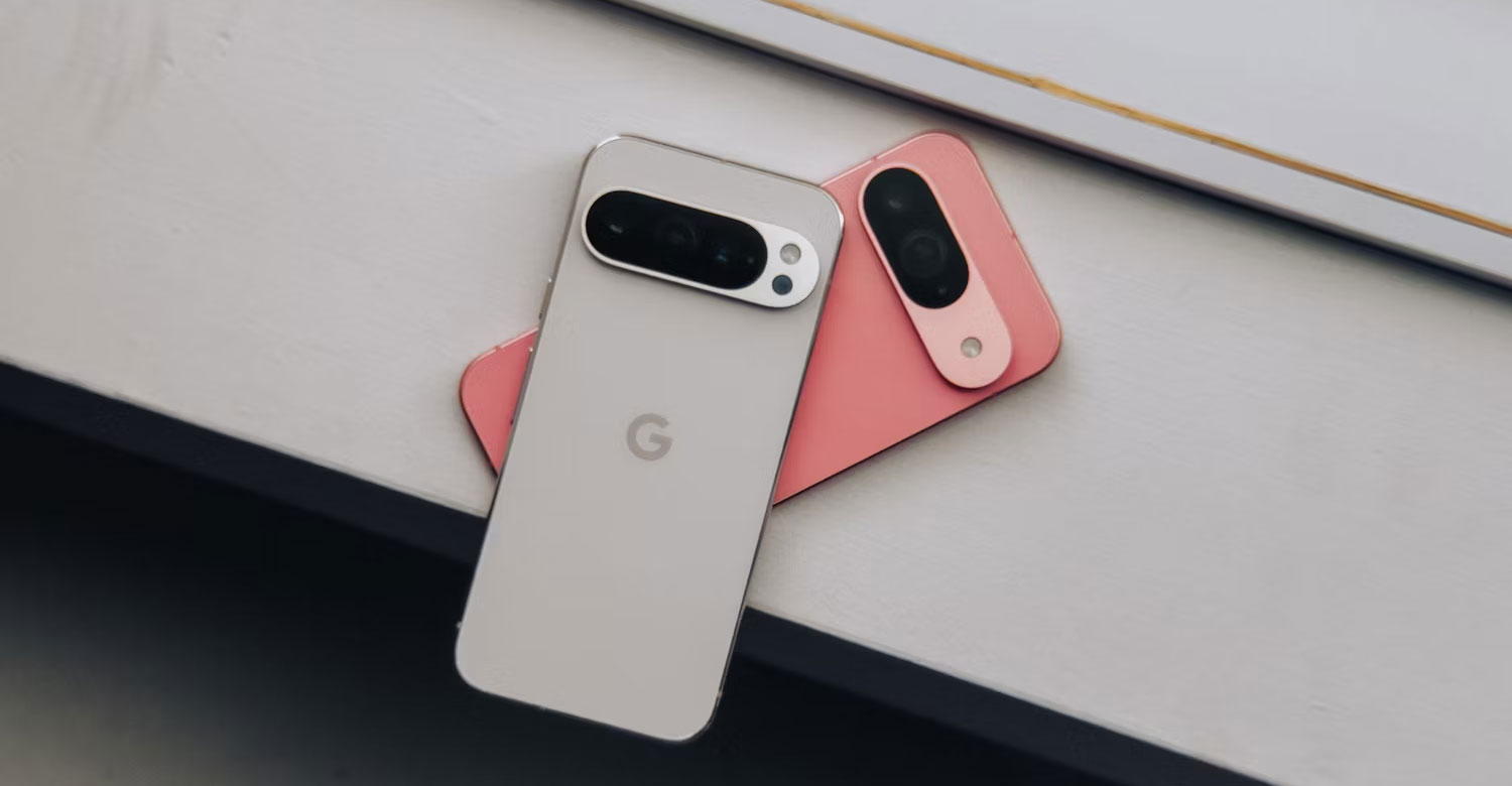Pixel 9 màu hồng và 9 Pro màu trắng