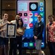 Hình ảnh chiếc iPhone nặng 200kg, lớn nhất Thế giới