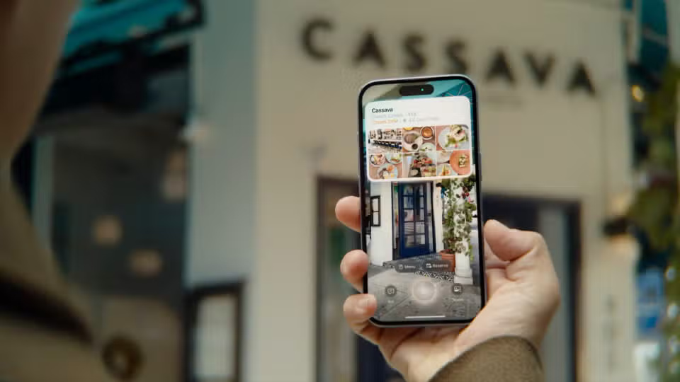 Tính năng Visual Intelligence mới của iPhone 16, biến camera của điện thoại thành công cụ tìm kiếm trực quan, là một trong số nhiều tính năng AI sẽ không khả dụng khi ra mắt.