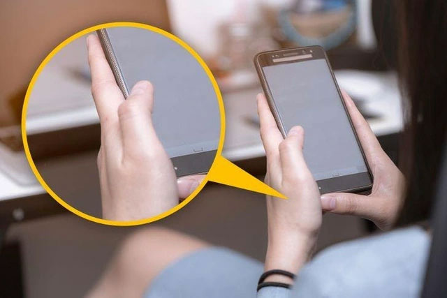 7. Hội chứng ngón tay điện thoại (Texting Thumb): Do việc liên tục gõ phím trên điện thoại khiến ngón tay và cơ bị đau.